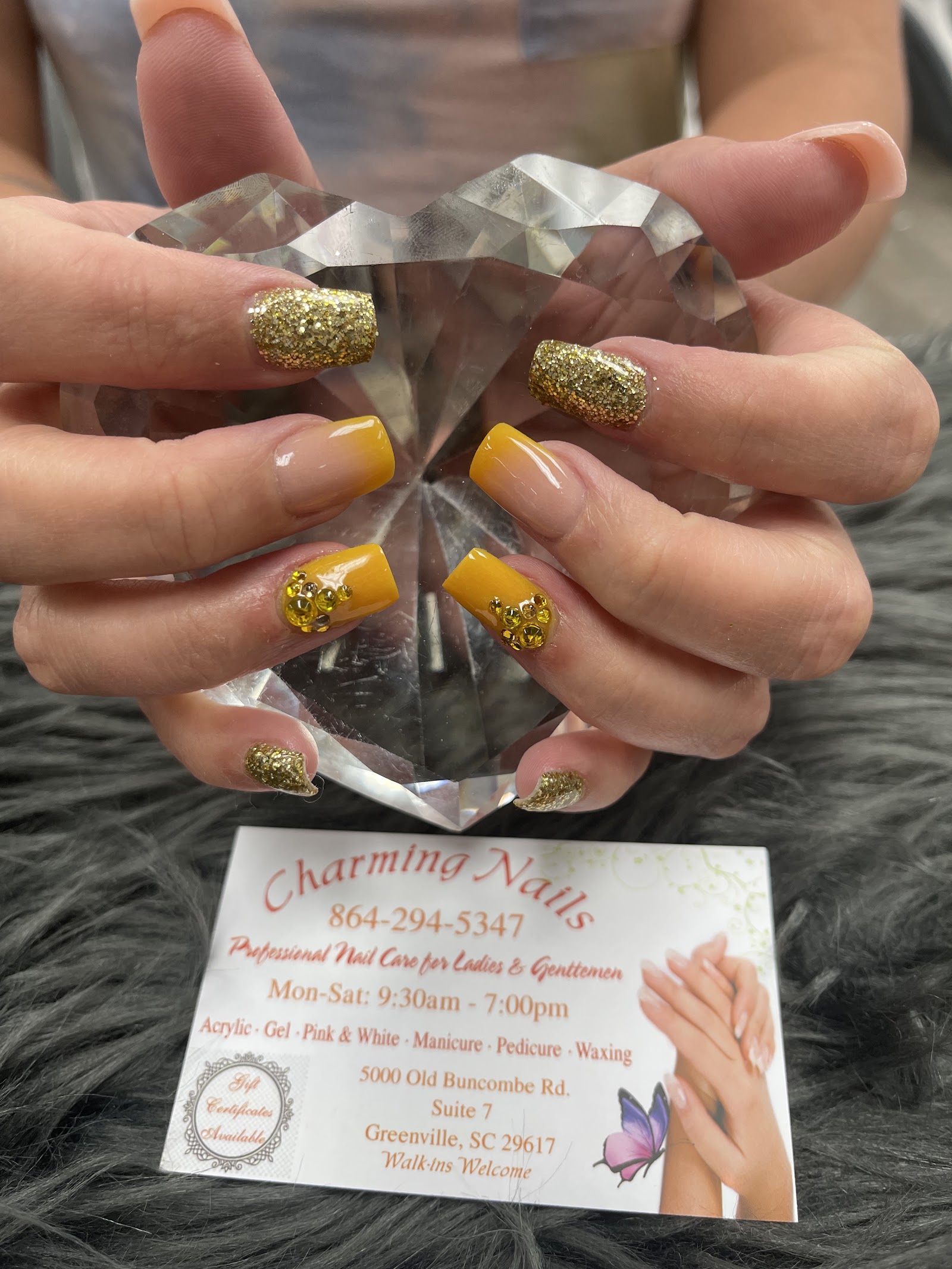 CHARMING NAILS logo